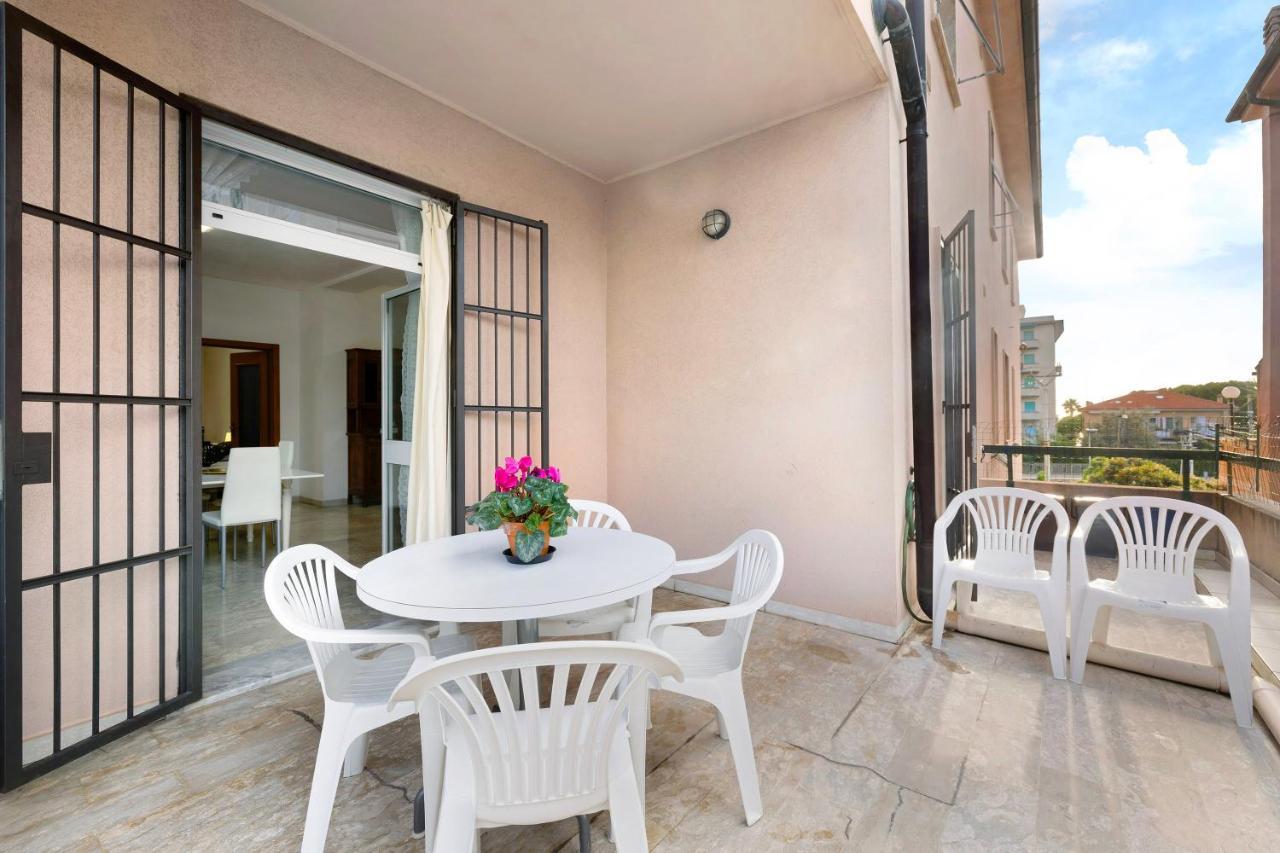 Casa Rosa Lägenhet Loano Exteriör bild